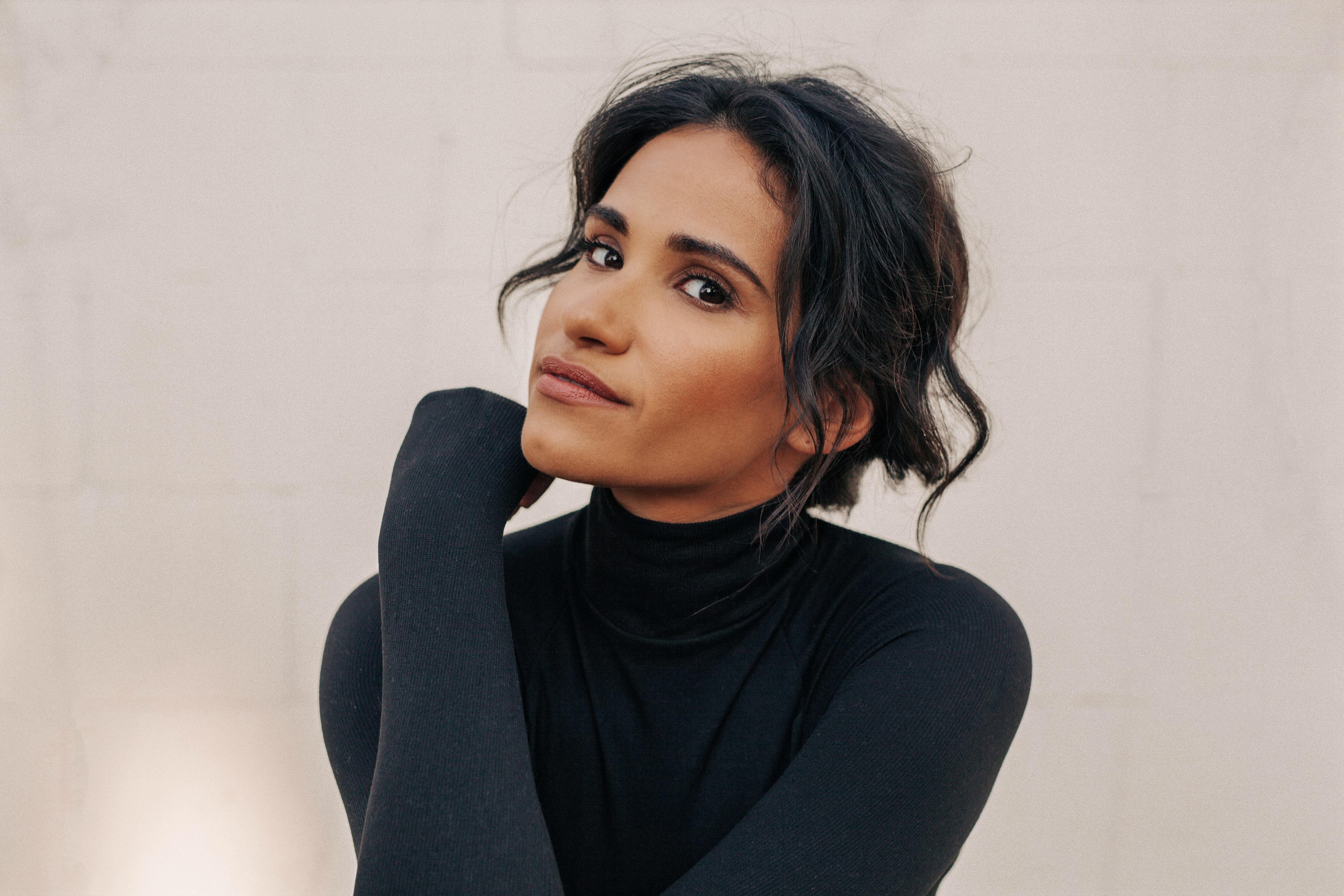 actor Tiffany Smith large photo