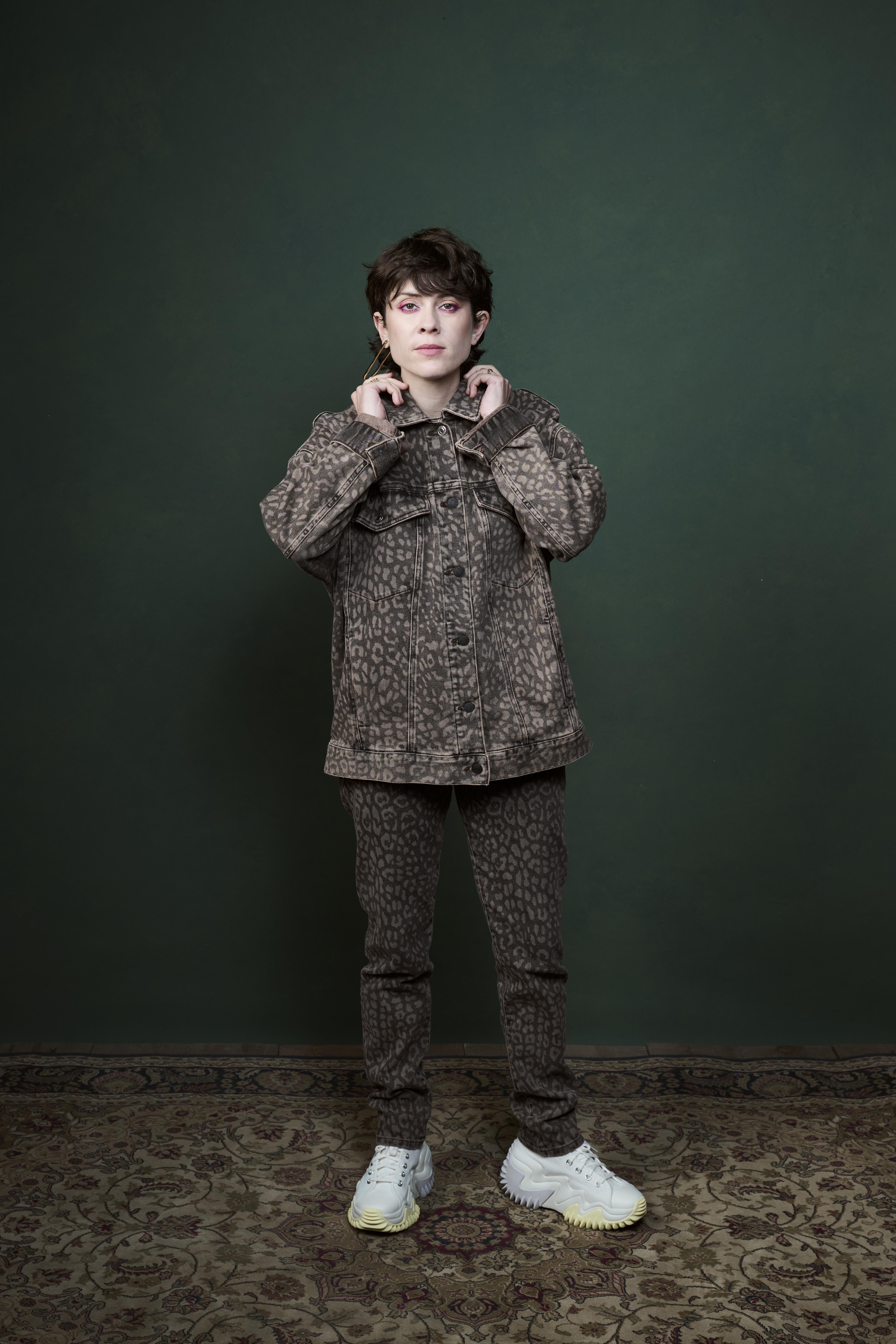 actor Tegan Quin large photo