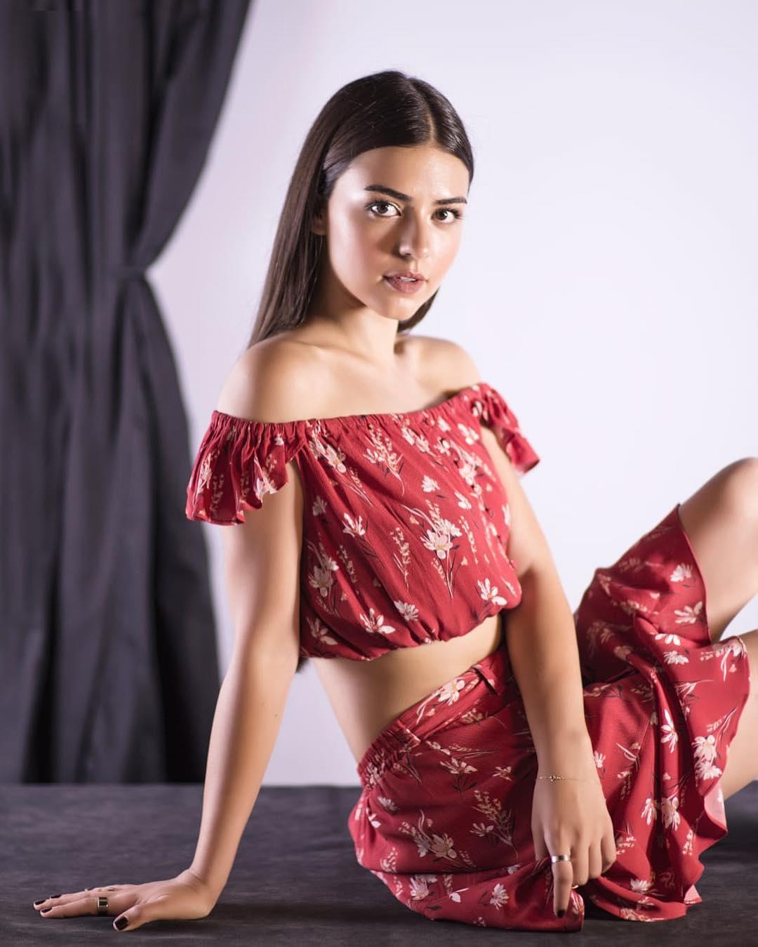 actor Aslihan Malbora large photo