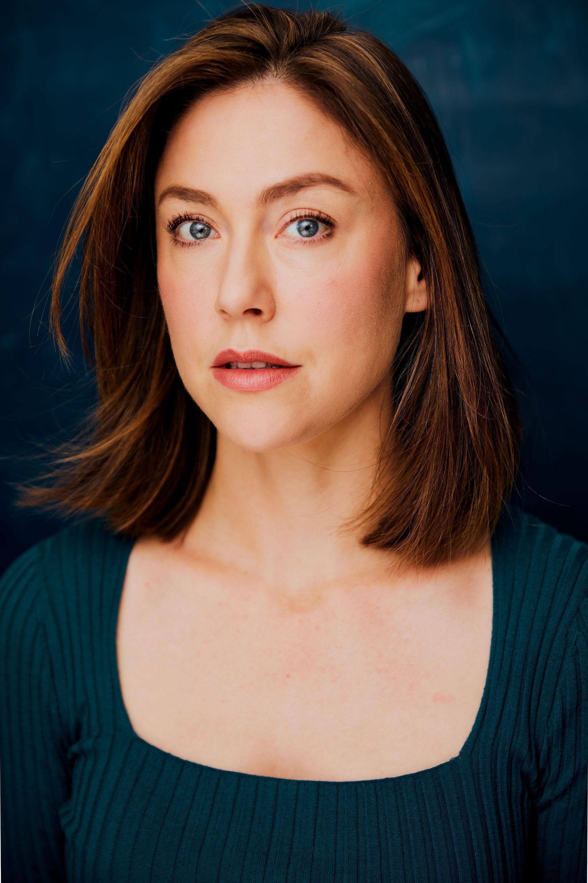 actor Erika Robel large photo