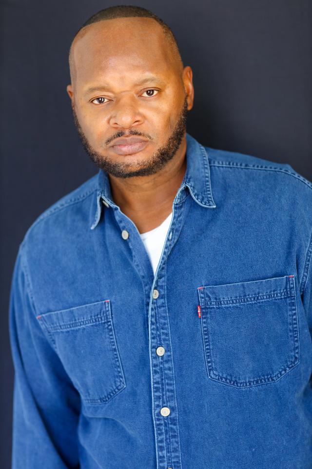 actor Patrick Robinson large photo