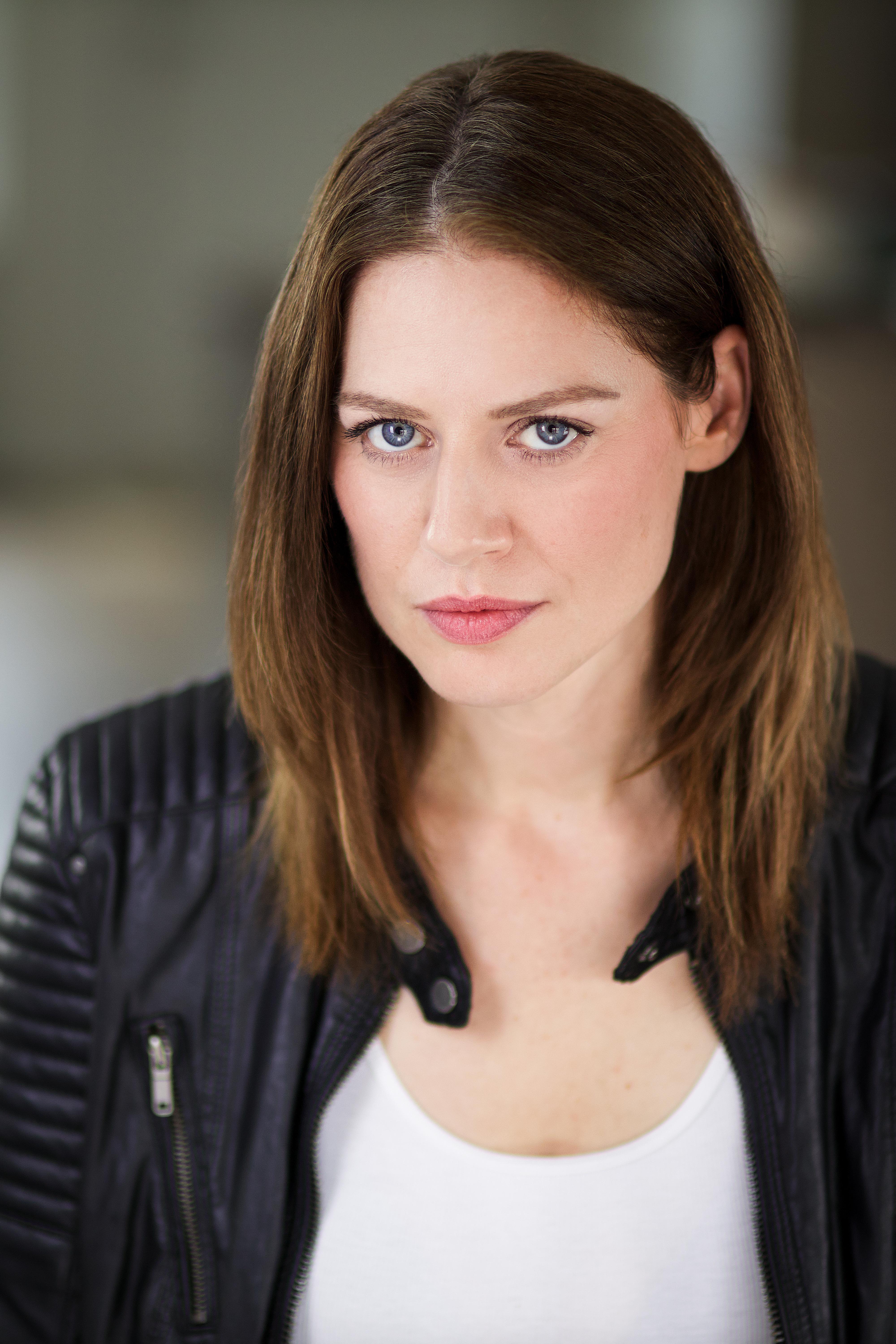 actor Stephanie Saunders large photo