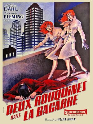 Deux rouquines dans la bagarre