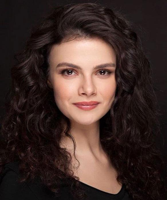 actor Sinem Ünsal large photo