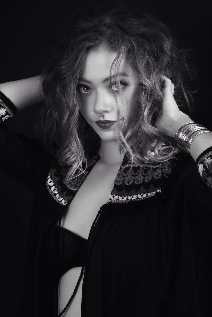 actor Gözde Kaya large photo