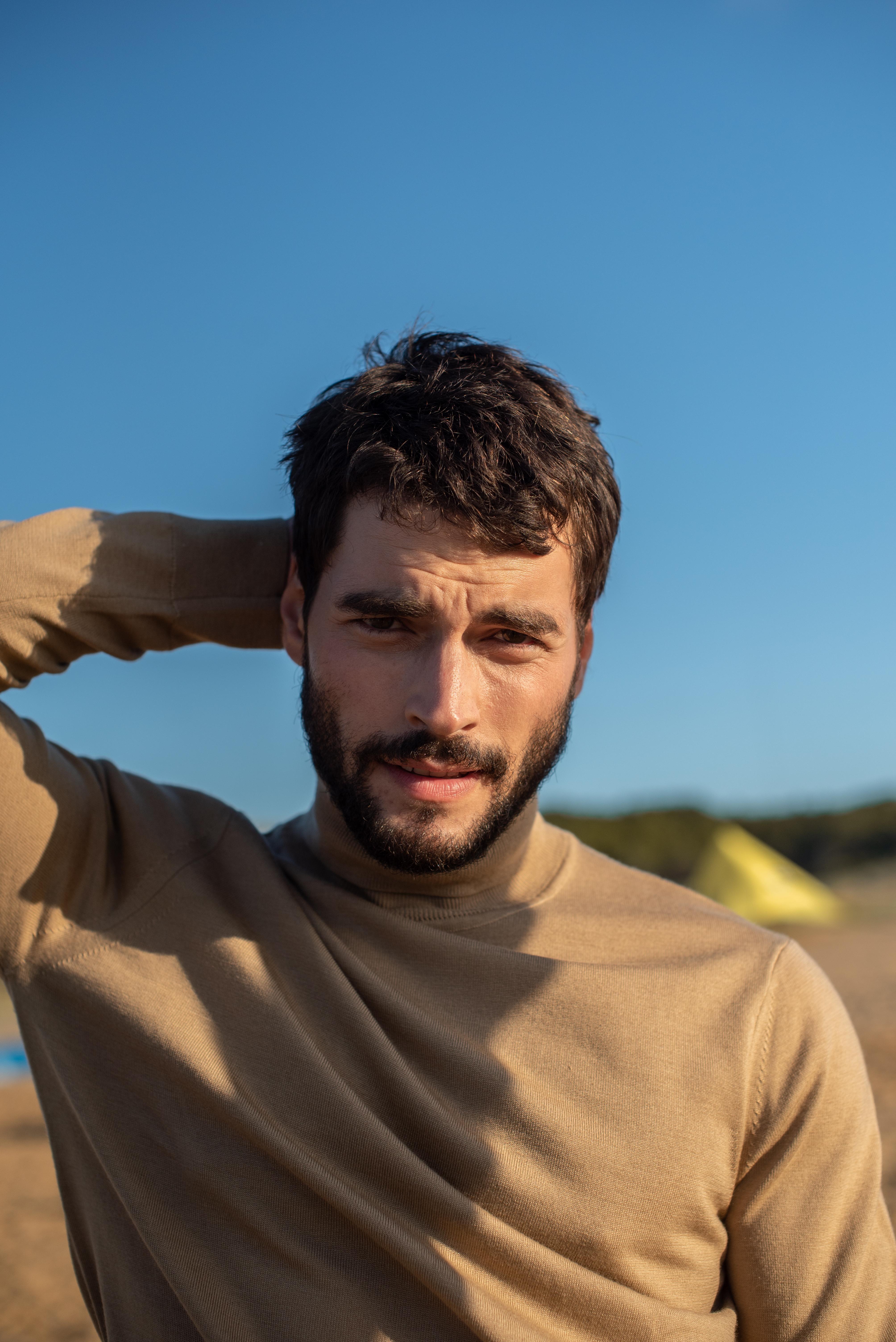 actor Akin Akinözü large photo