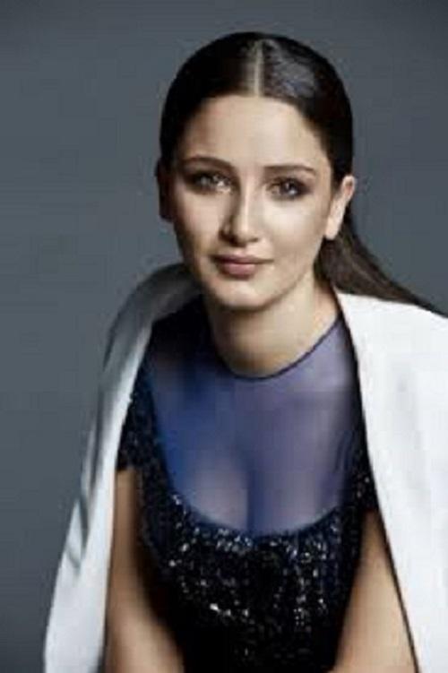 actor Gökçe Akyildiz large photo