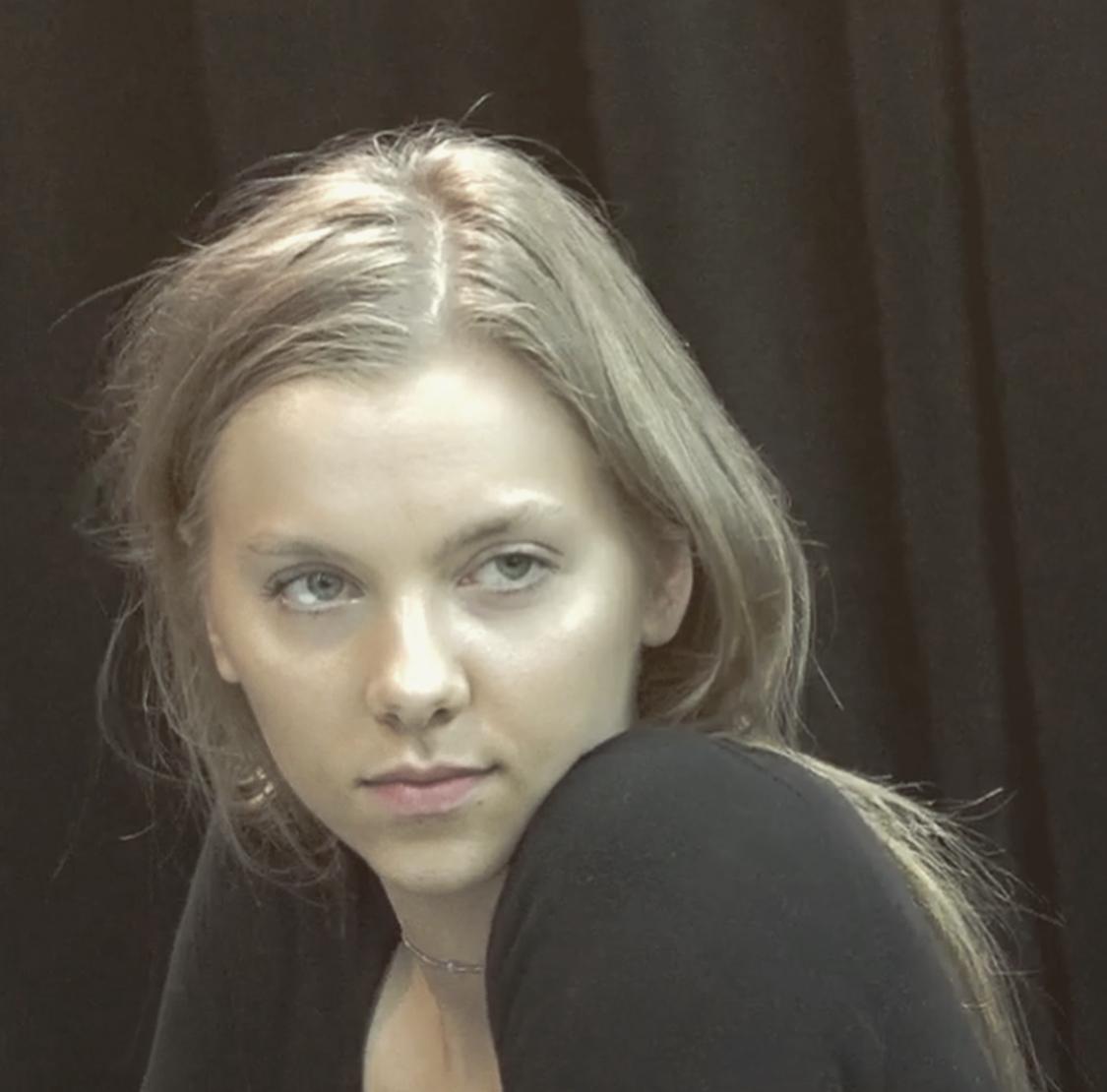 actor Abby Hilden large photo