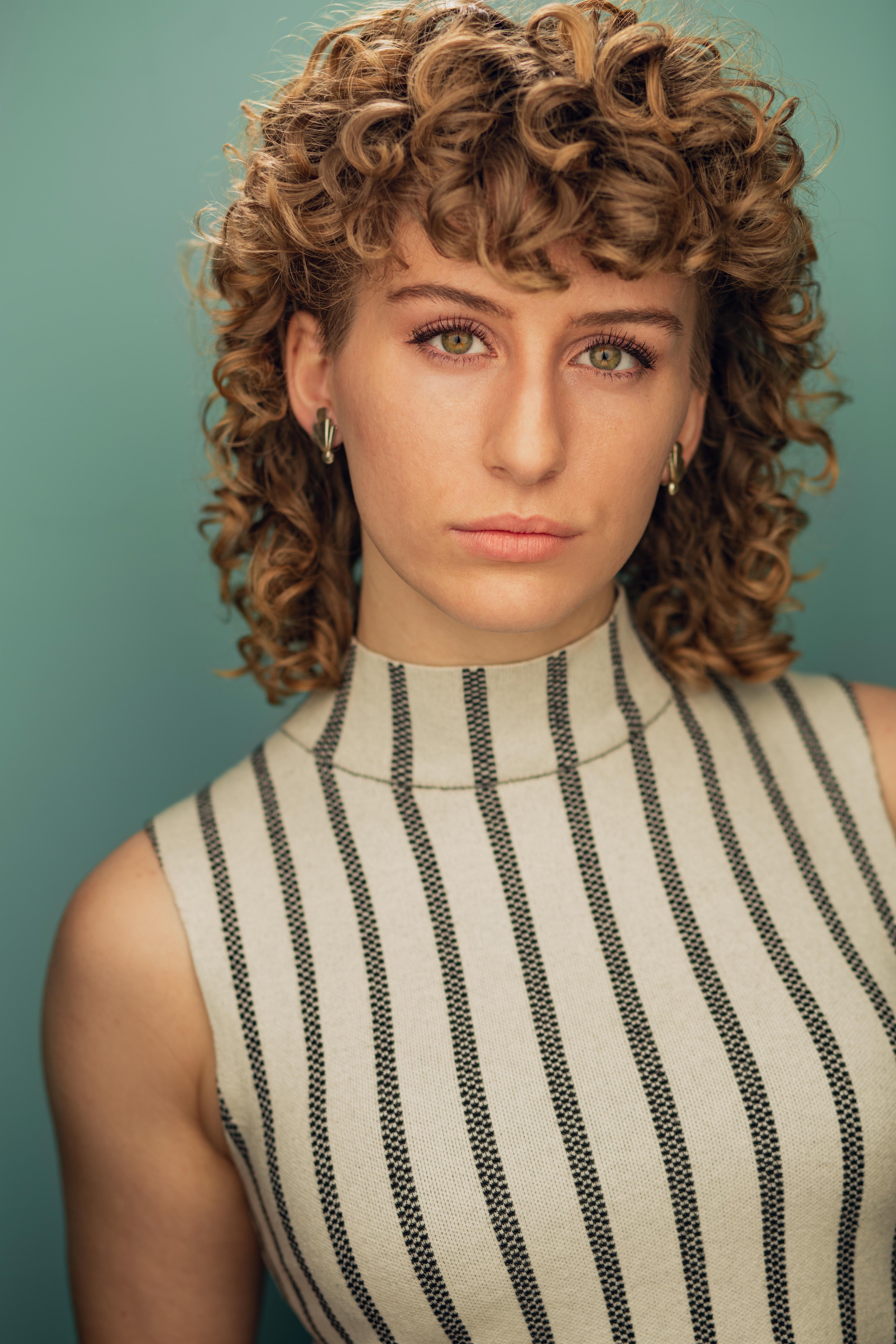 actor Haley Holmes large photo