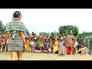 Elle Est Allée À Un Concours De Danse Dans Un Autre Village Et A Capturé Le Cœur De Leur Prince
