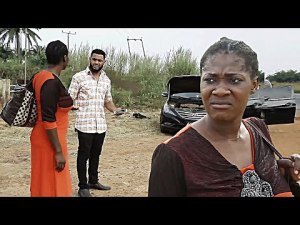 La Villageoise À Laquelle Aucun Homme Ne Résiste Cherche De Laide Sur Une Route Solitaire-MOVIE