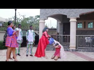 La princesse ne sait pas que la pauvre orpheline quelle humilie est la vraie fille du roi:Nollywood