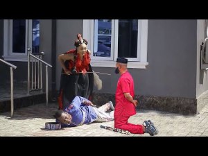 La princess arrogante sait pas le garde quelle humilie est un prince déguisé pou savoir qui laime2