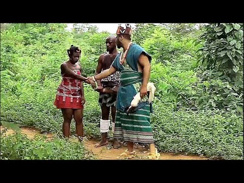 Cest une orpheline bannie envoyé dans forêt nocif mais prince la rencontré et la a fait sa reine 1