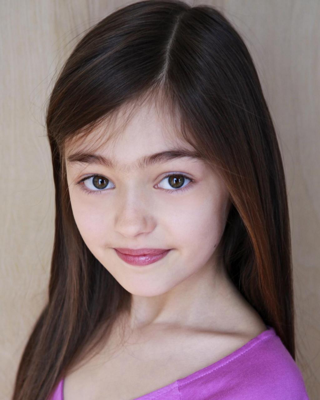 actor Lola Cook large photo