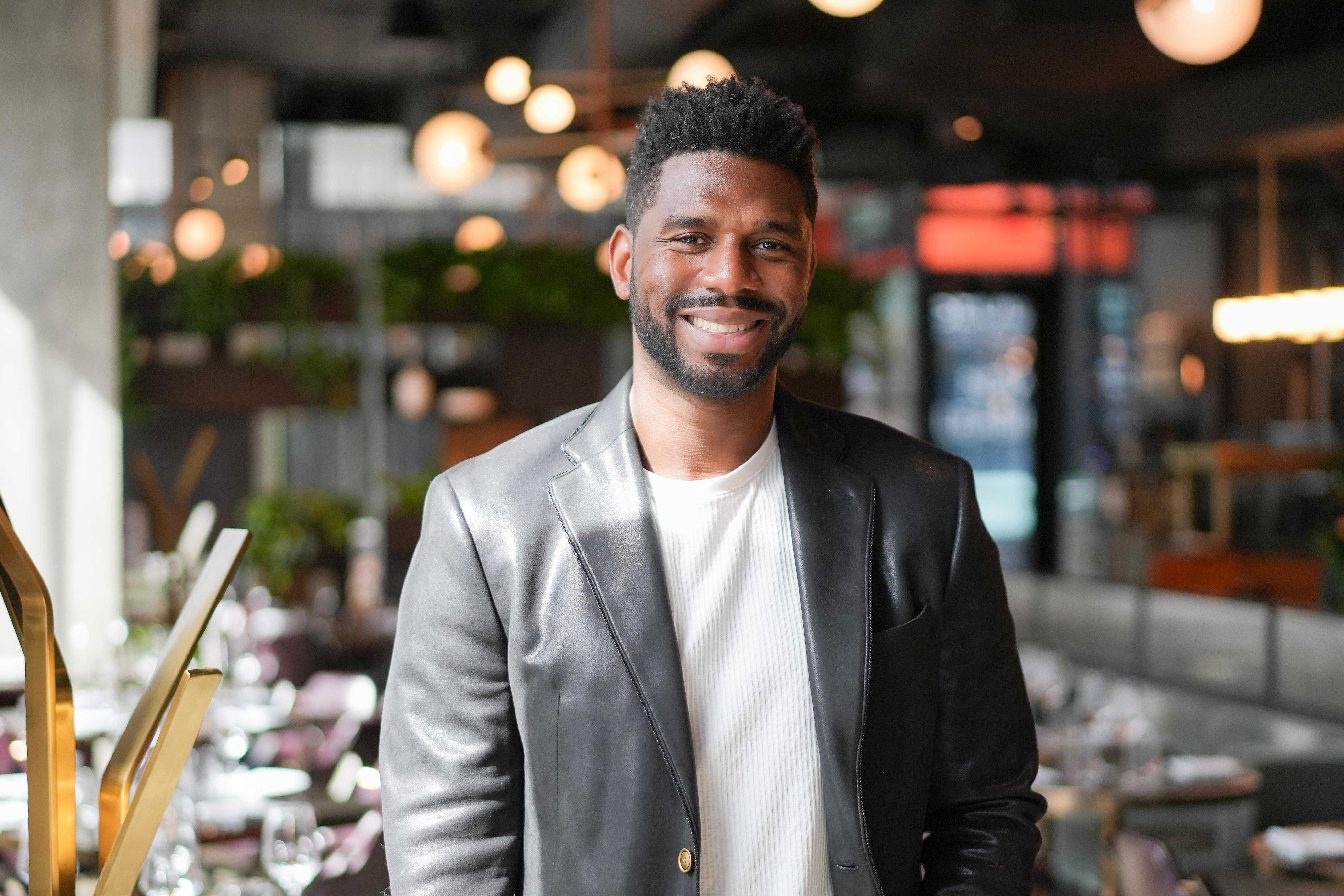 actor Brett Brown large photo