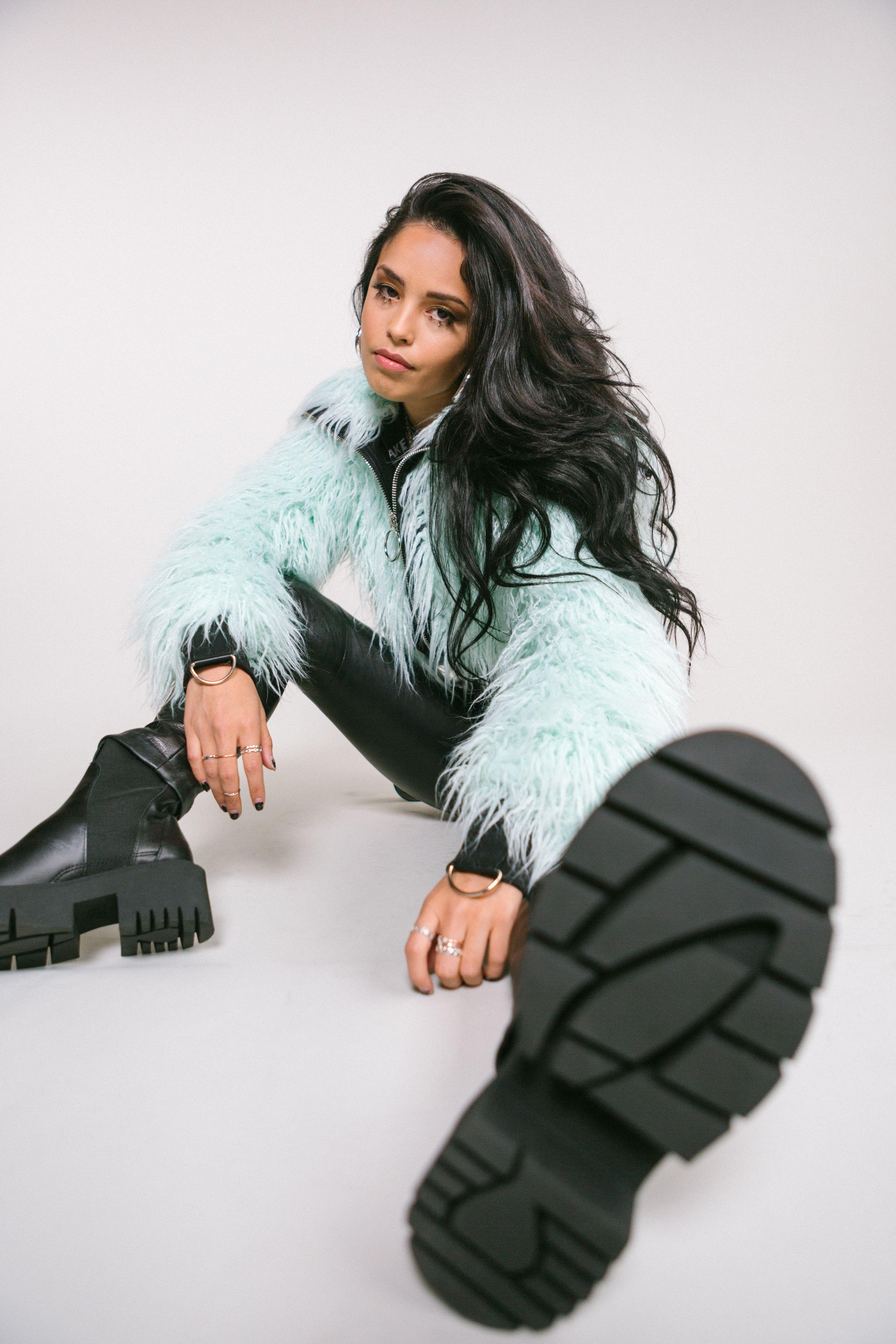 actor Valkyrae large photo