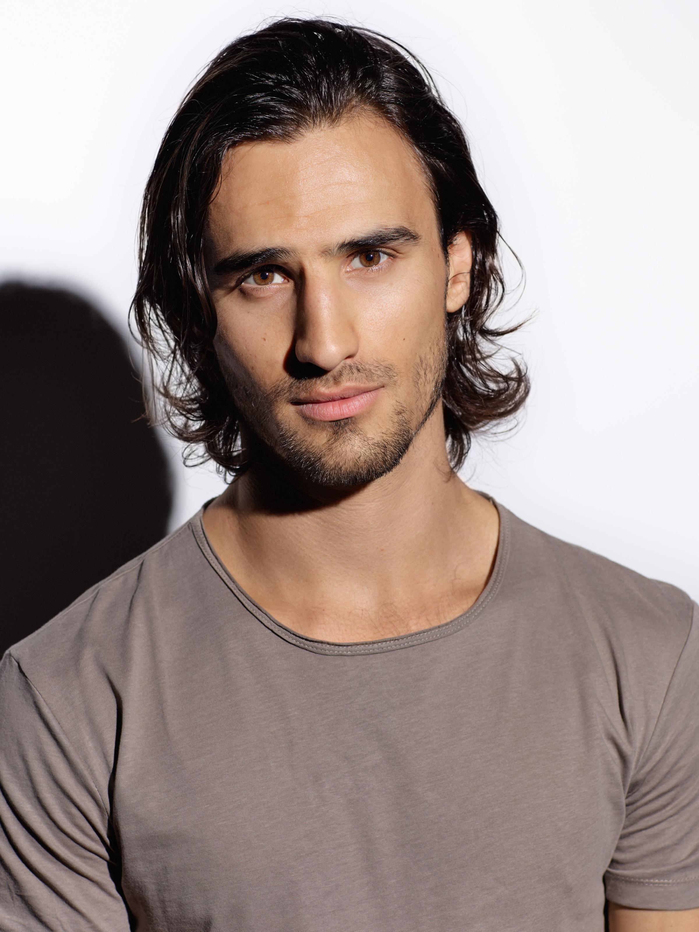 actor Alexander Lloyd large photo