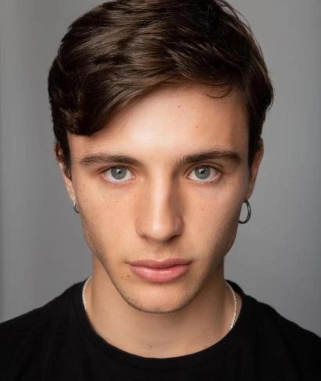 actor Iván Pellicer large photo