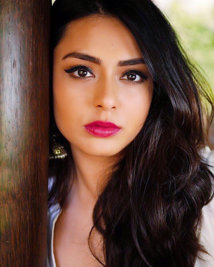 actor Deeksha Sonalkar large photo