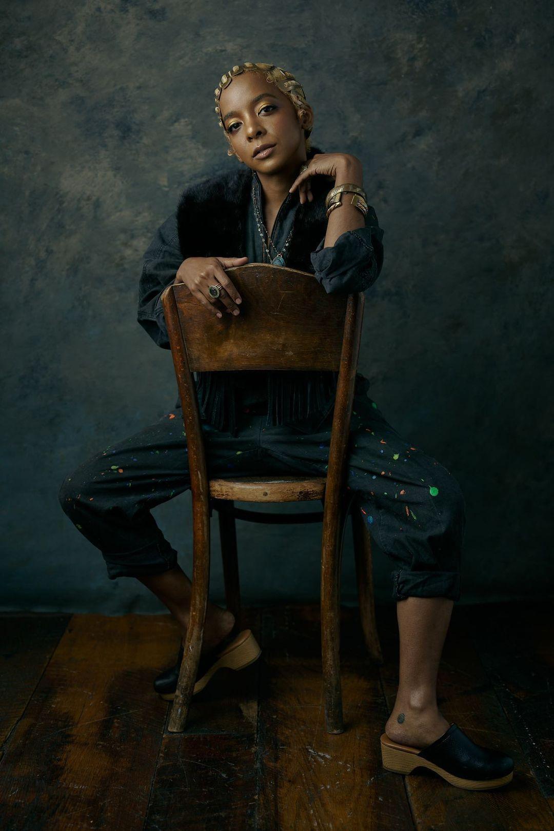 actor Kara Young large photo