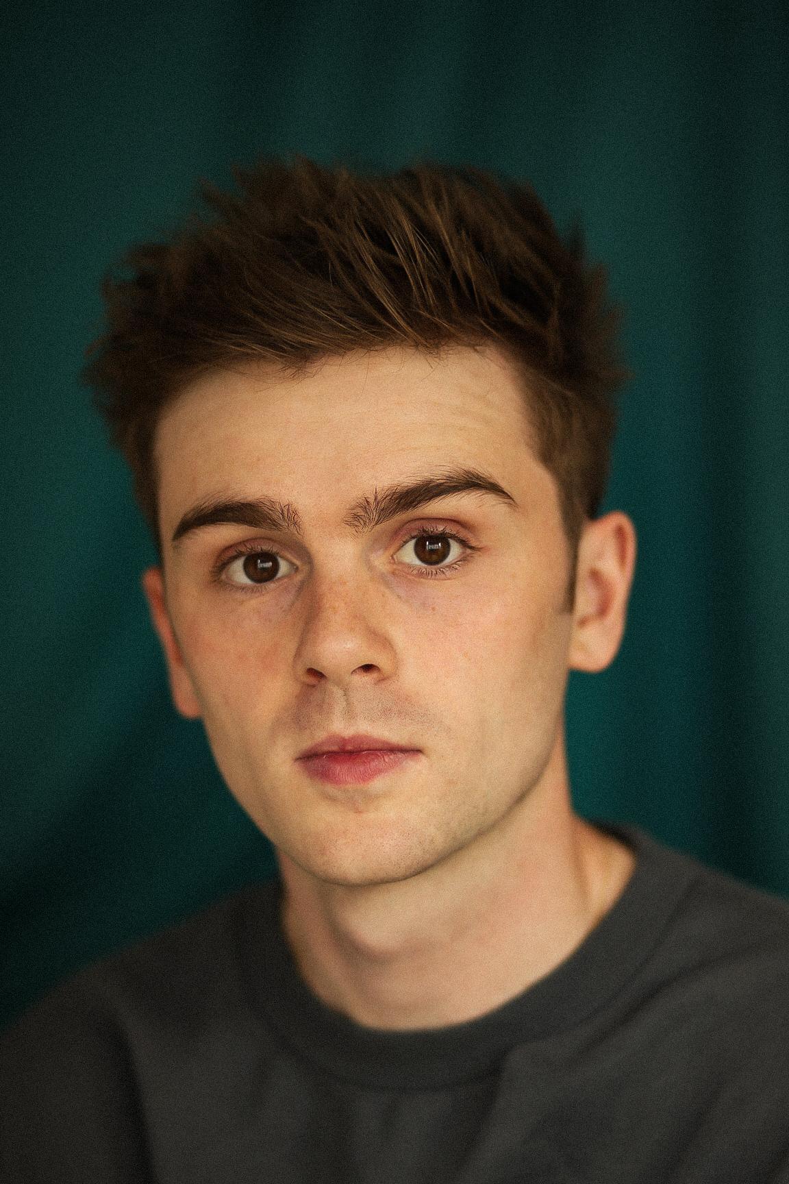 actor Mitchell Robertson large photo