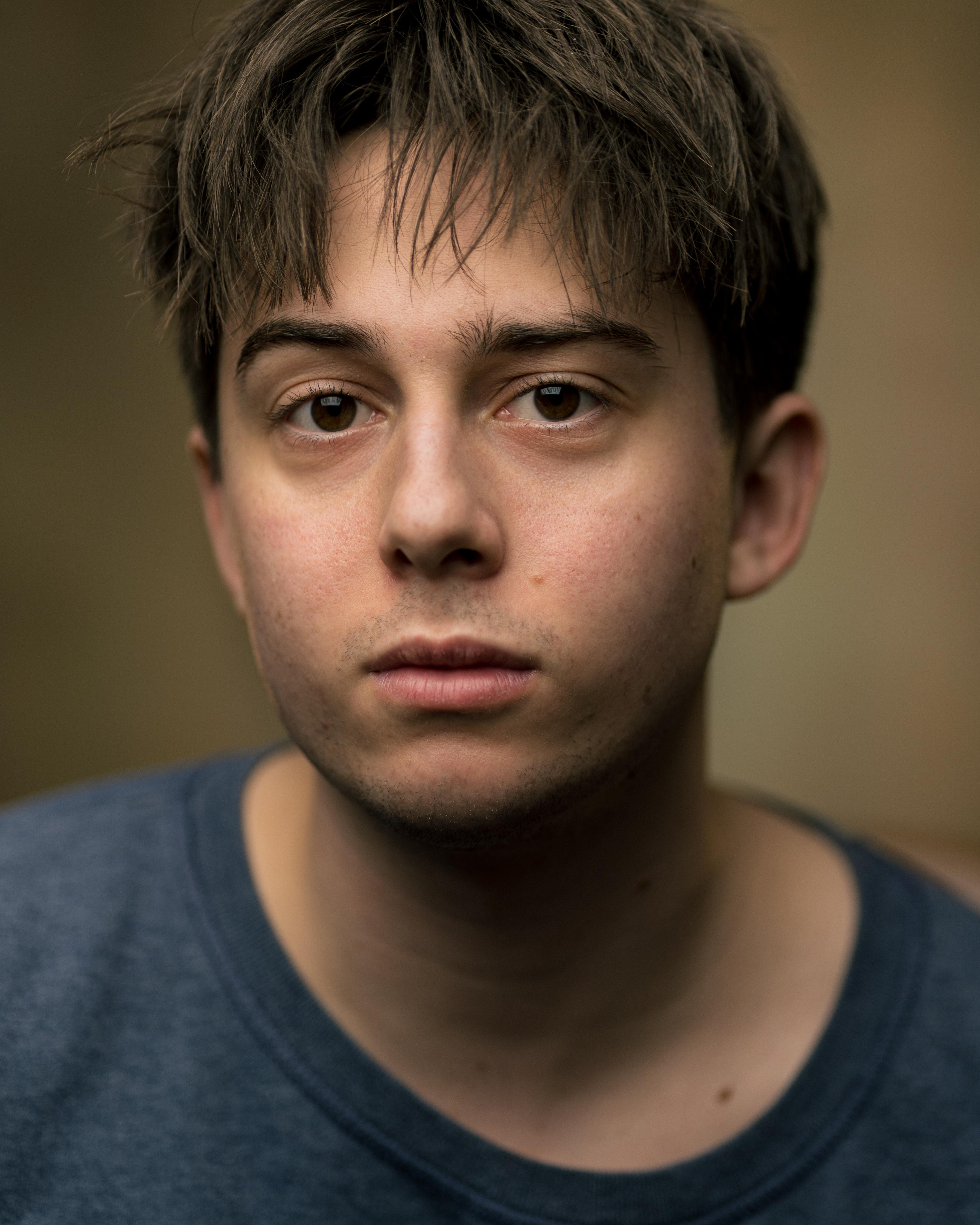 actor Gabriel Howell large photo