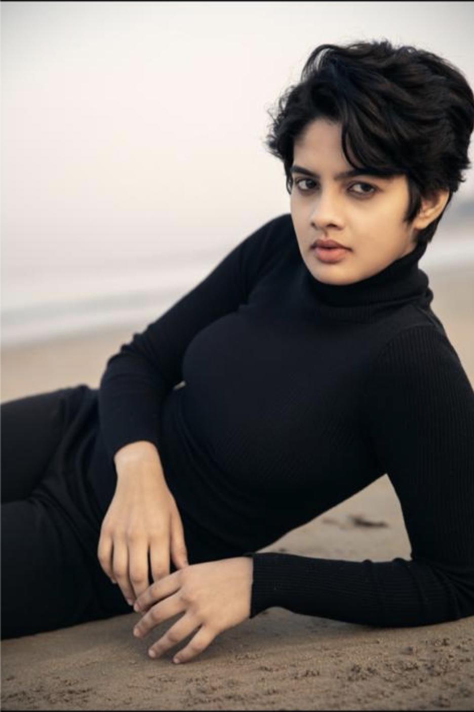 actor Himanshi Pandey large photo