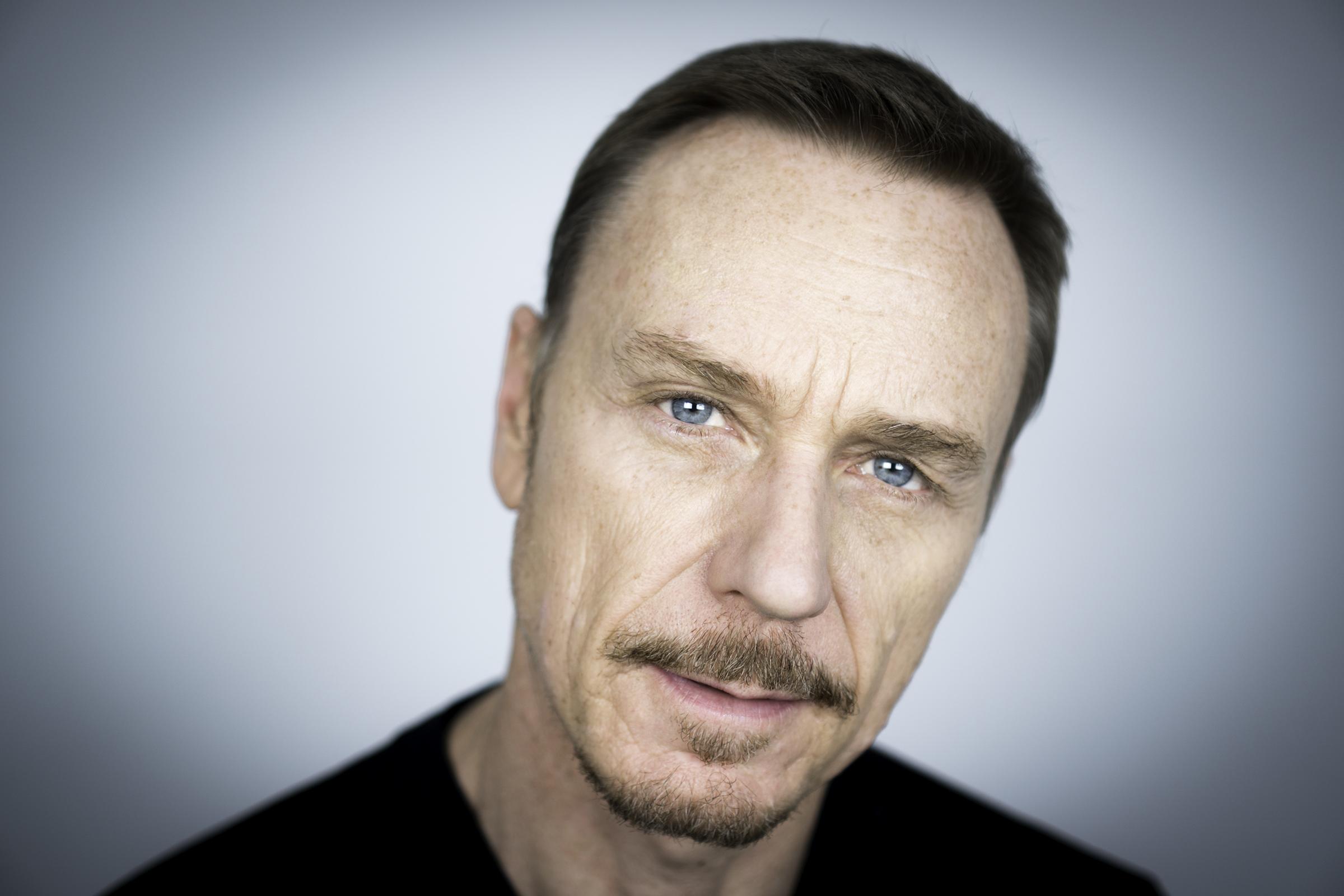 actor Ben Daniels large photo