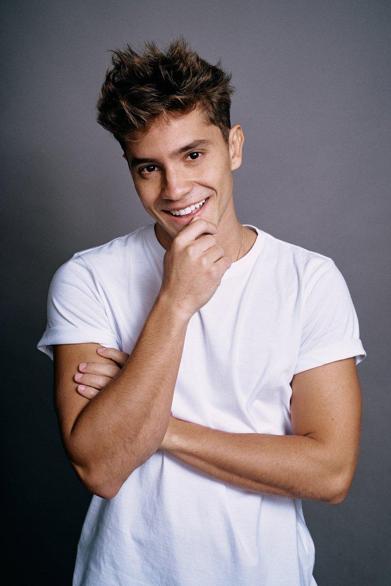 actor André Lamoglia large photo