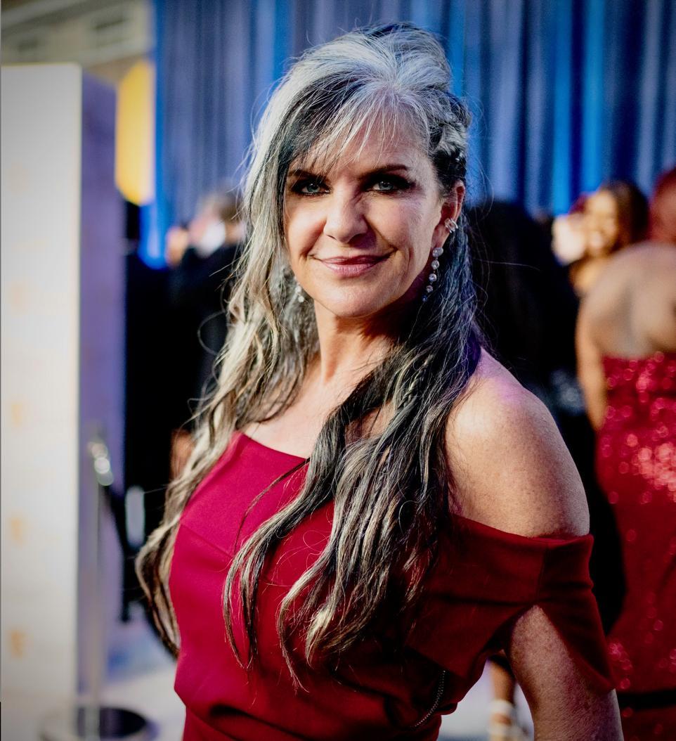 actor Jennifer Hale large photo