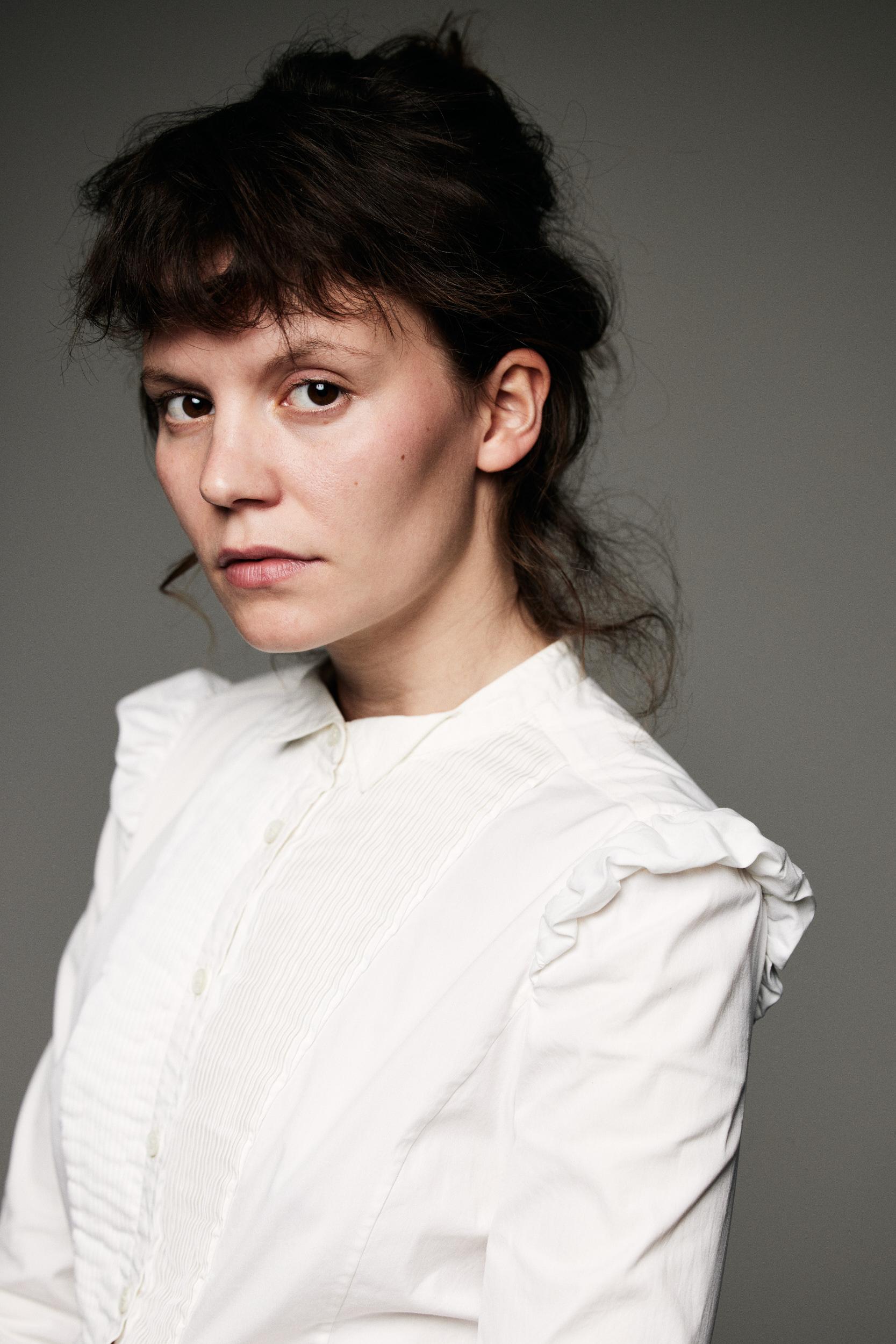 actor Frieda Barnhard large photo