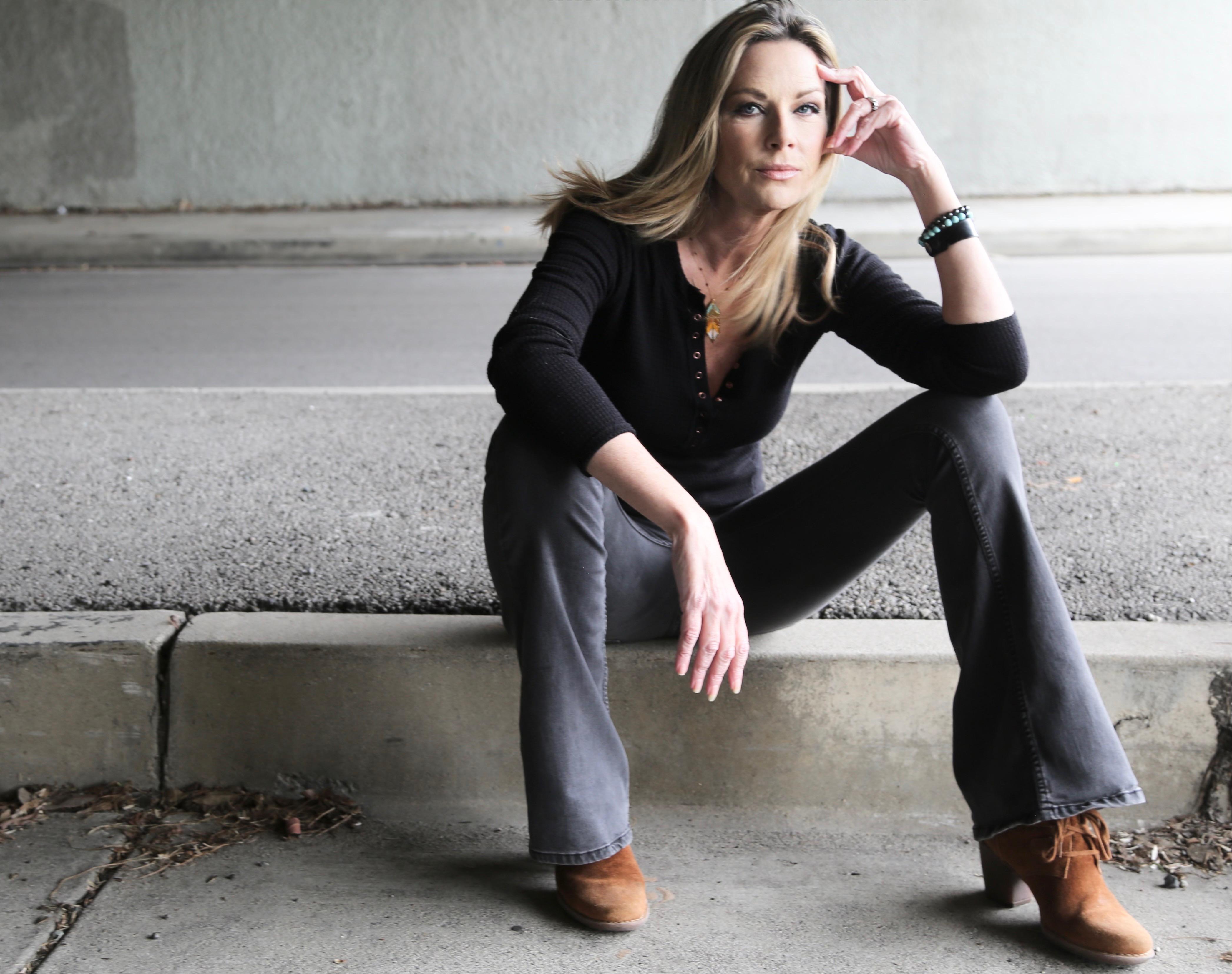 actor Mo Collins large photo