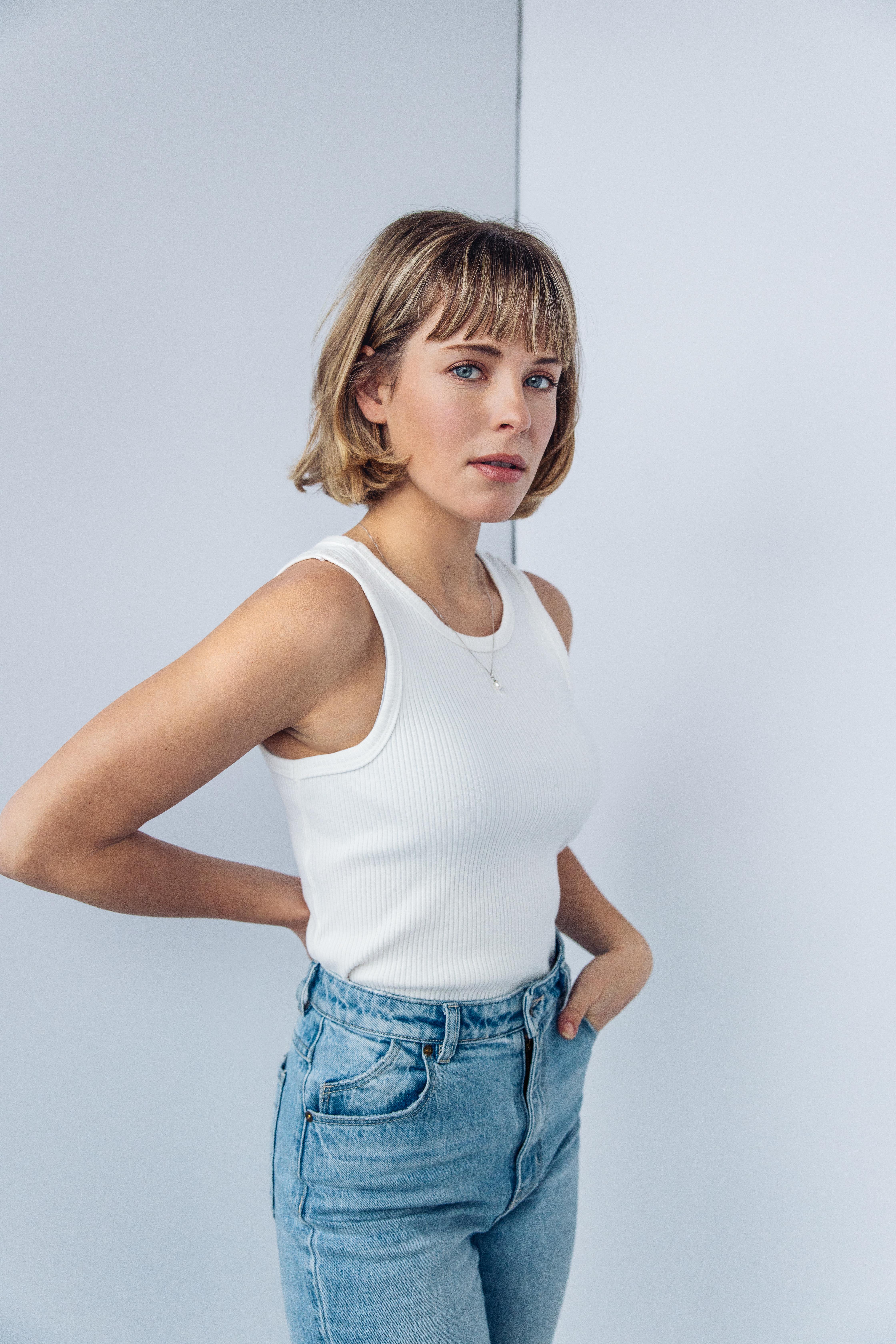 actor Charlotte Aubin large photo