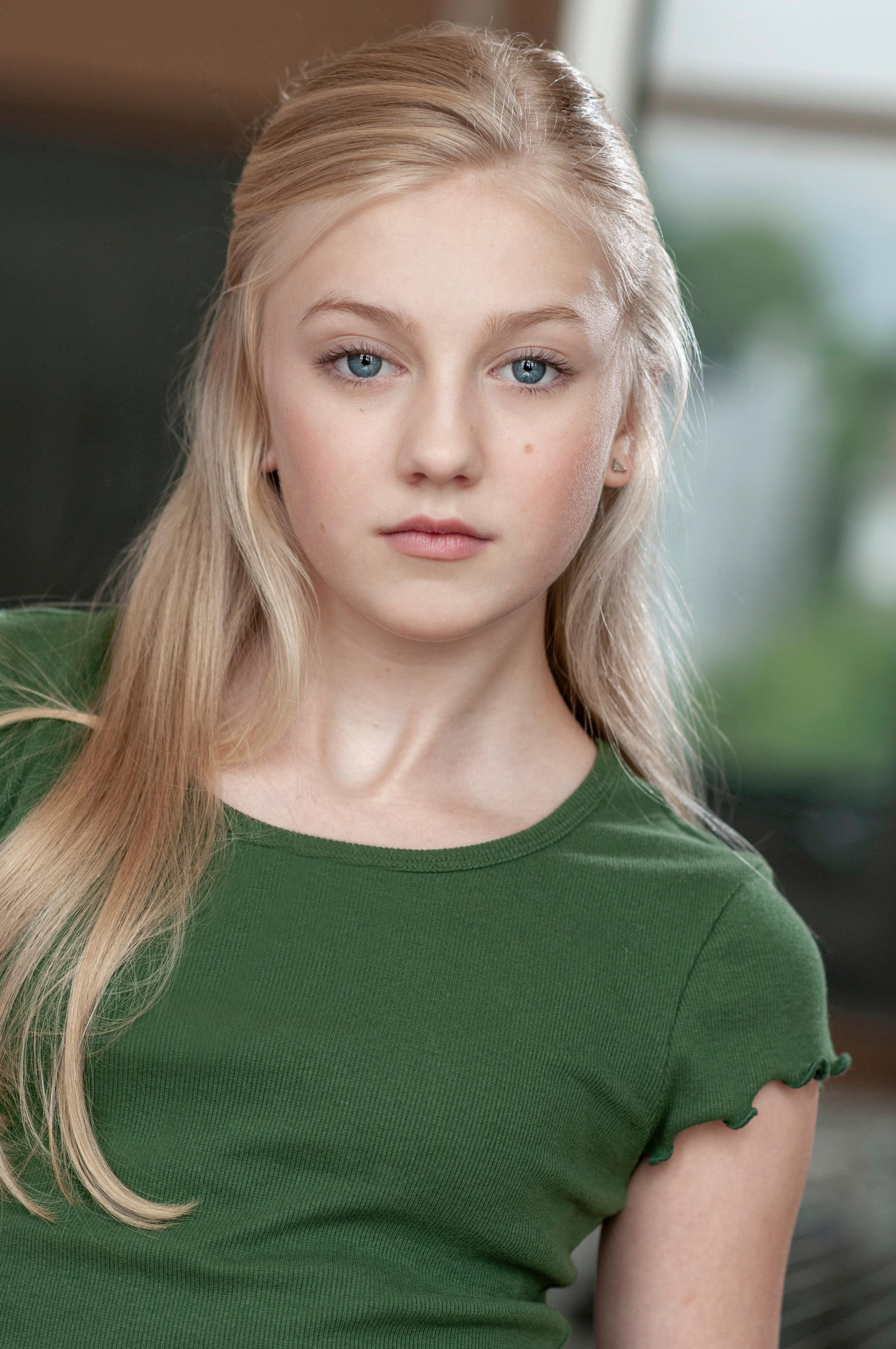 actor Stella Bratcher large photo