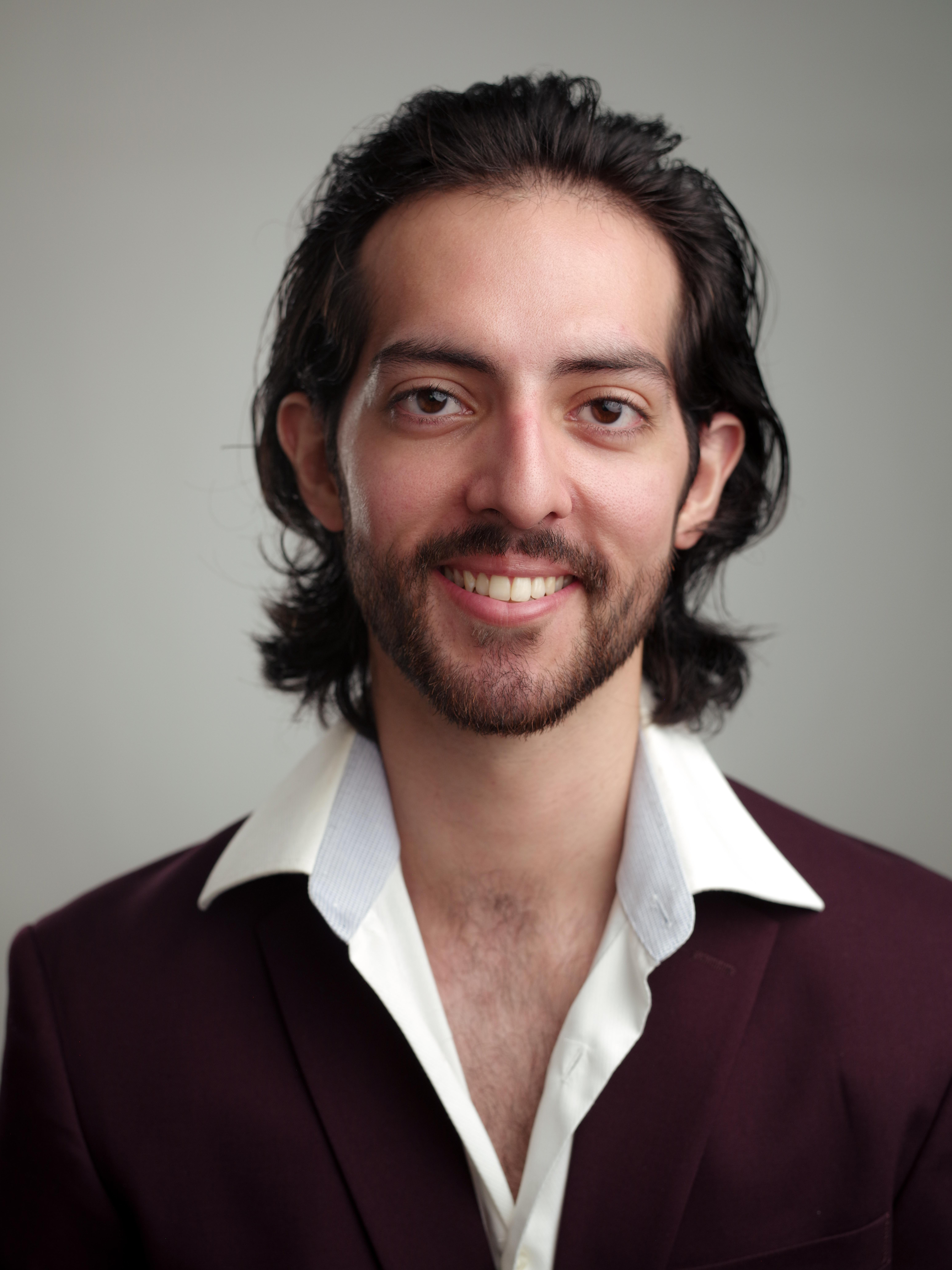 actor Alex Ramos large photo