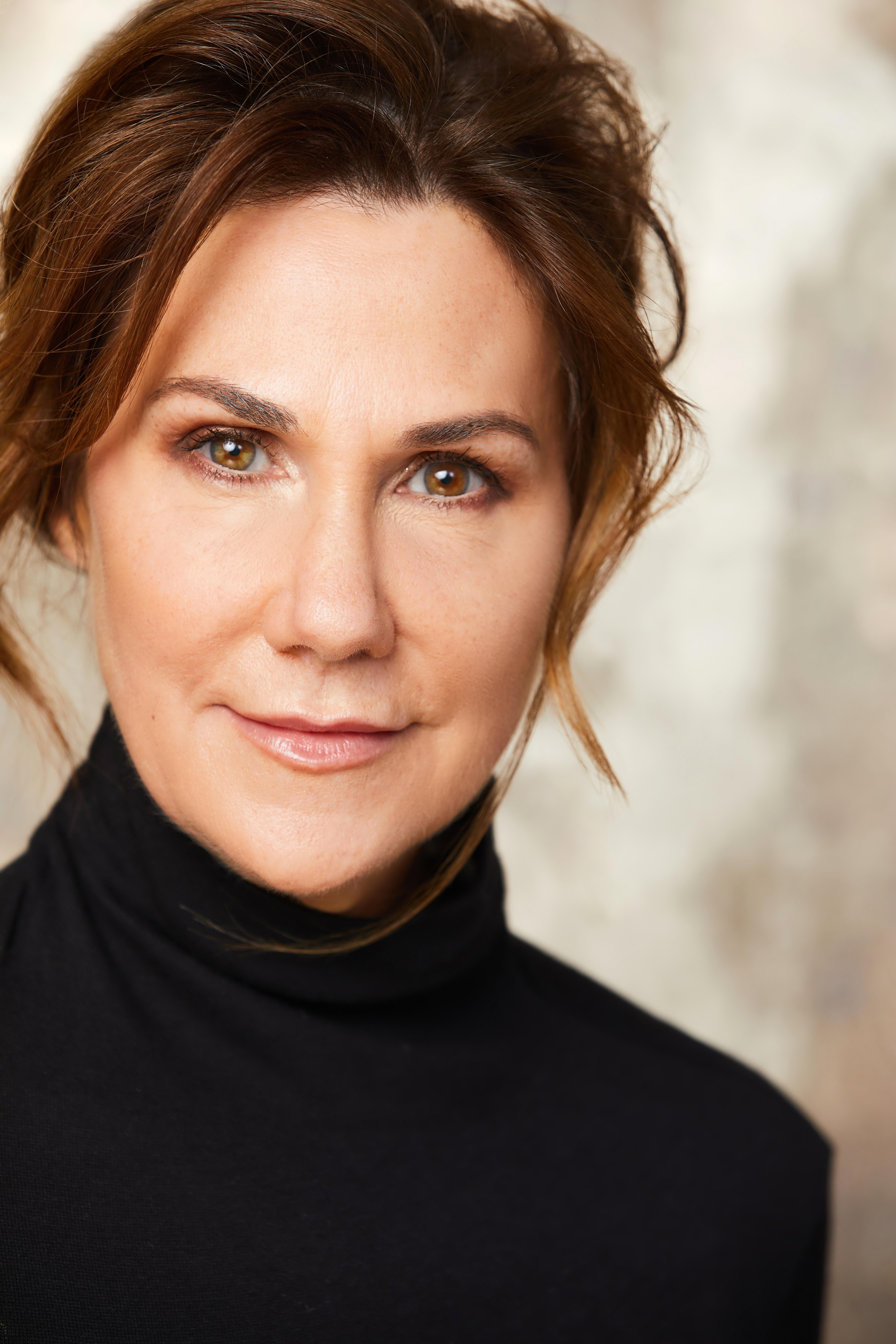 actor Julie Dell Phillips large photo