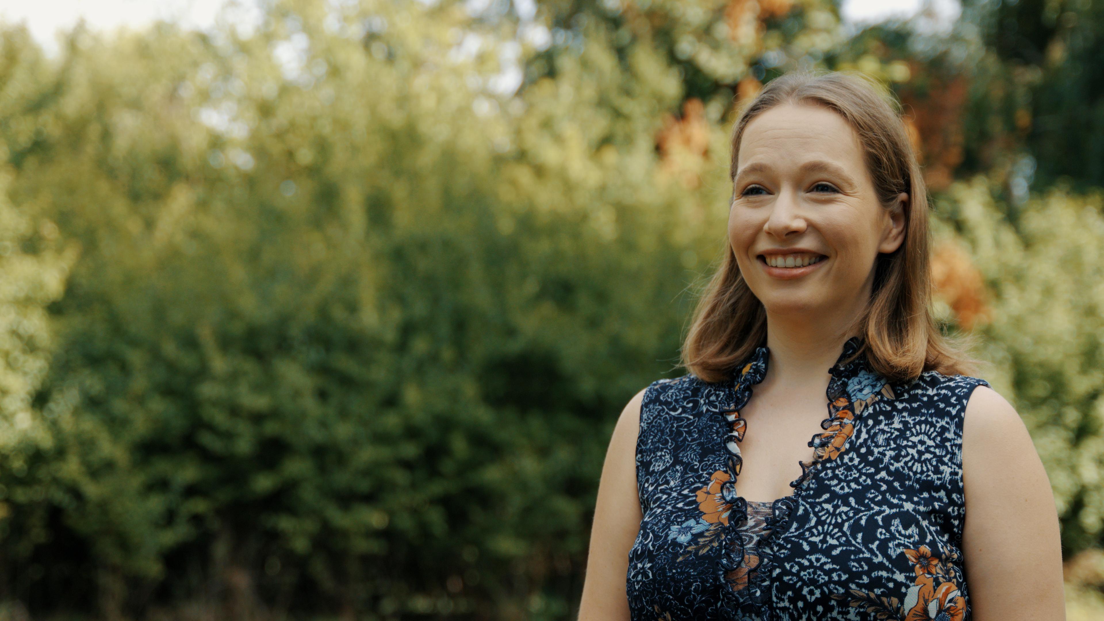 actor Hannah Harris large photo