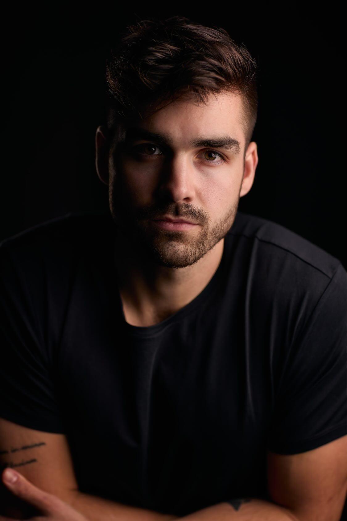 actor Riley Banzer large photo