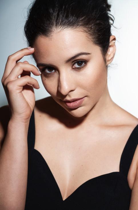 actor Kat Hoyos large photo