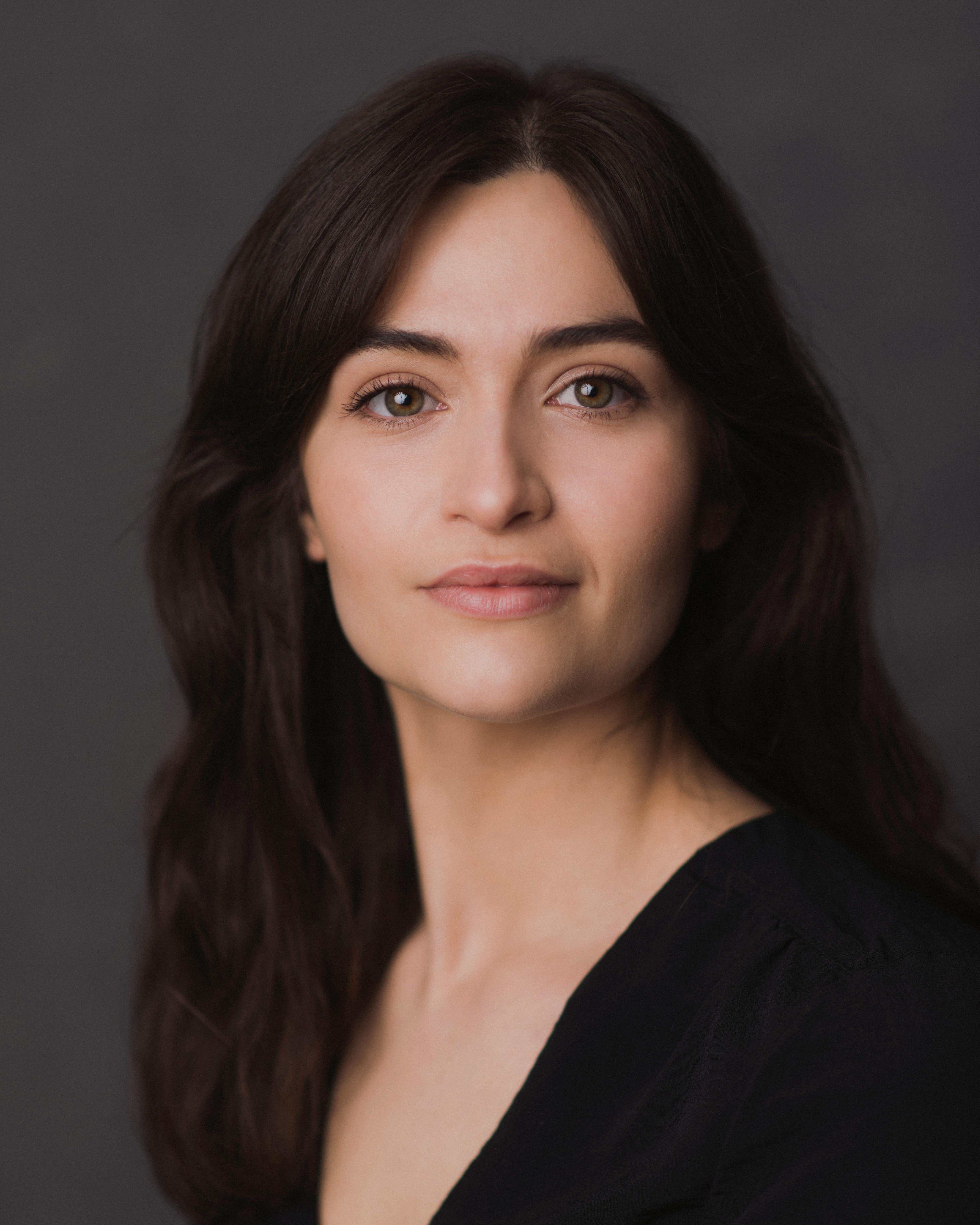 actor Elizabeth Custodio large photo