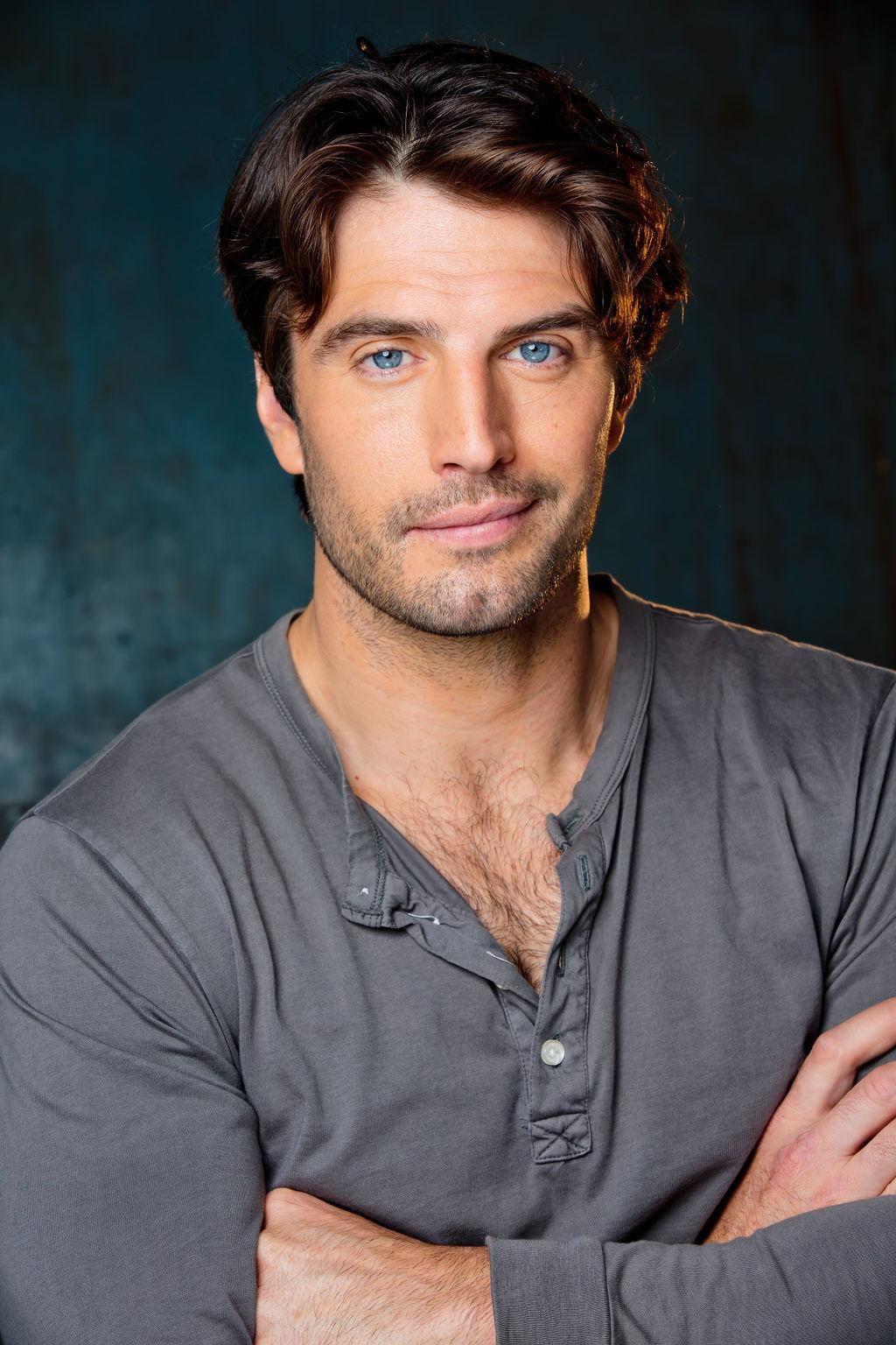 actor Tyler Harlow large photo