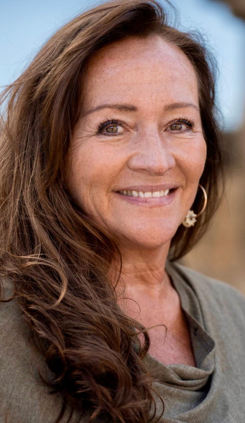 actor Carmen Molinar large photo