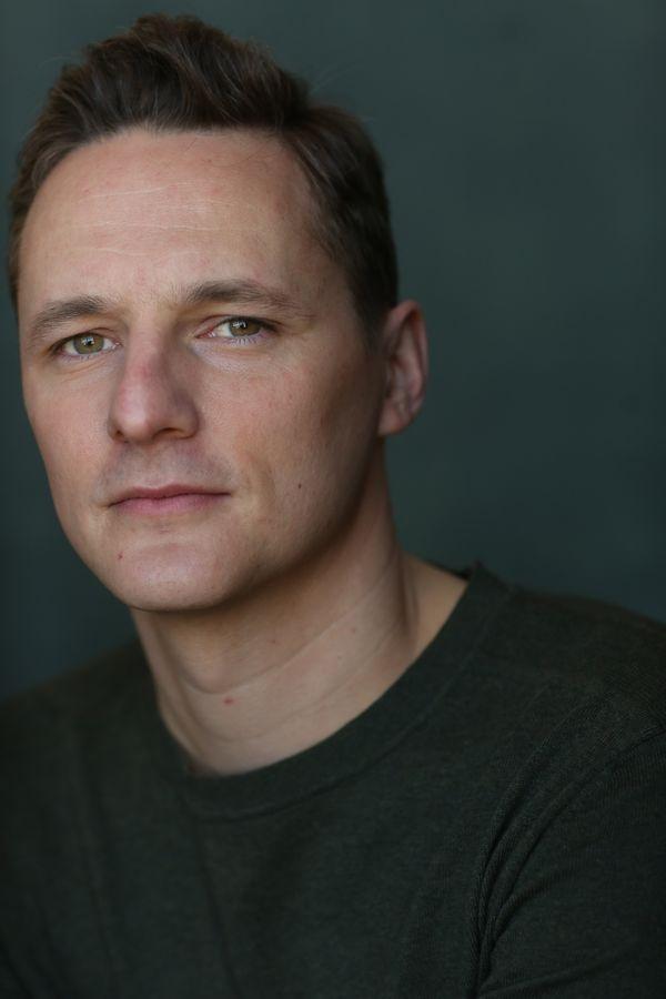 actor Gerard Miller large photo