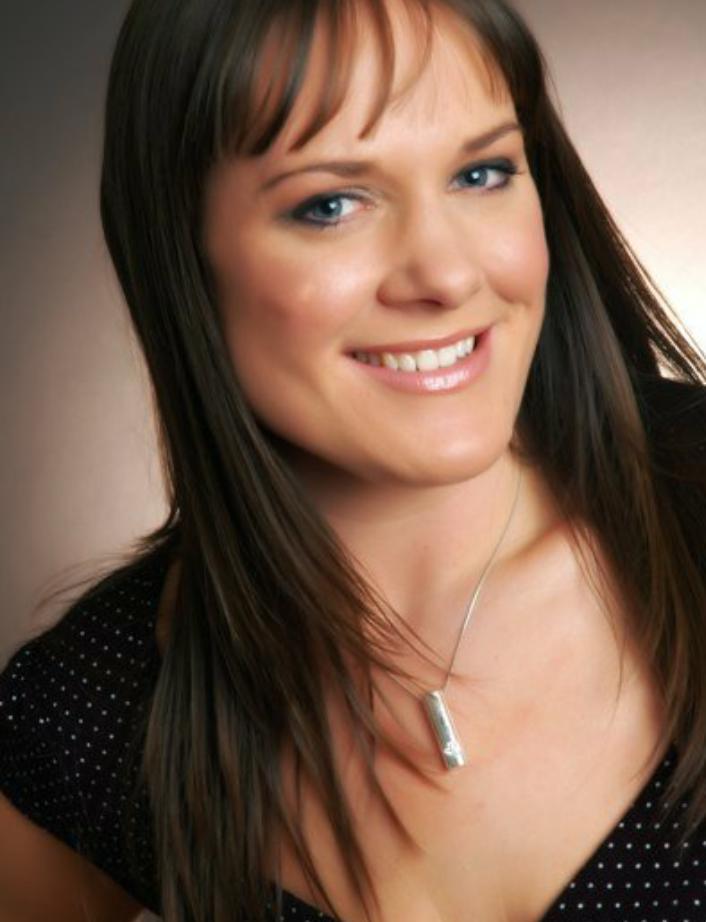 actor Nikki Marshall large photo