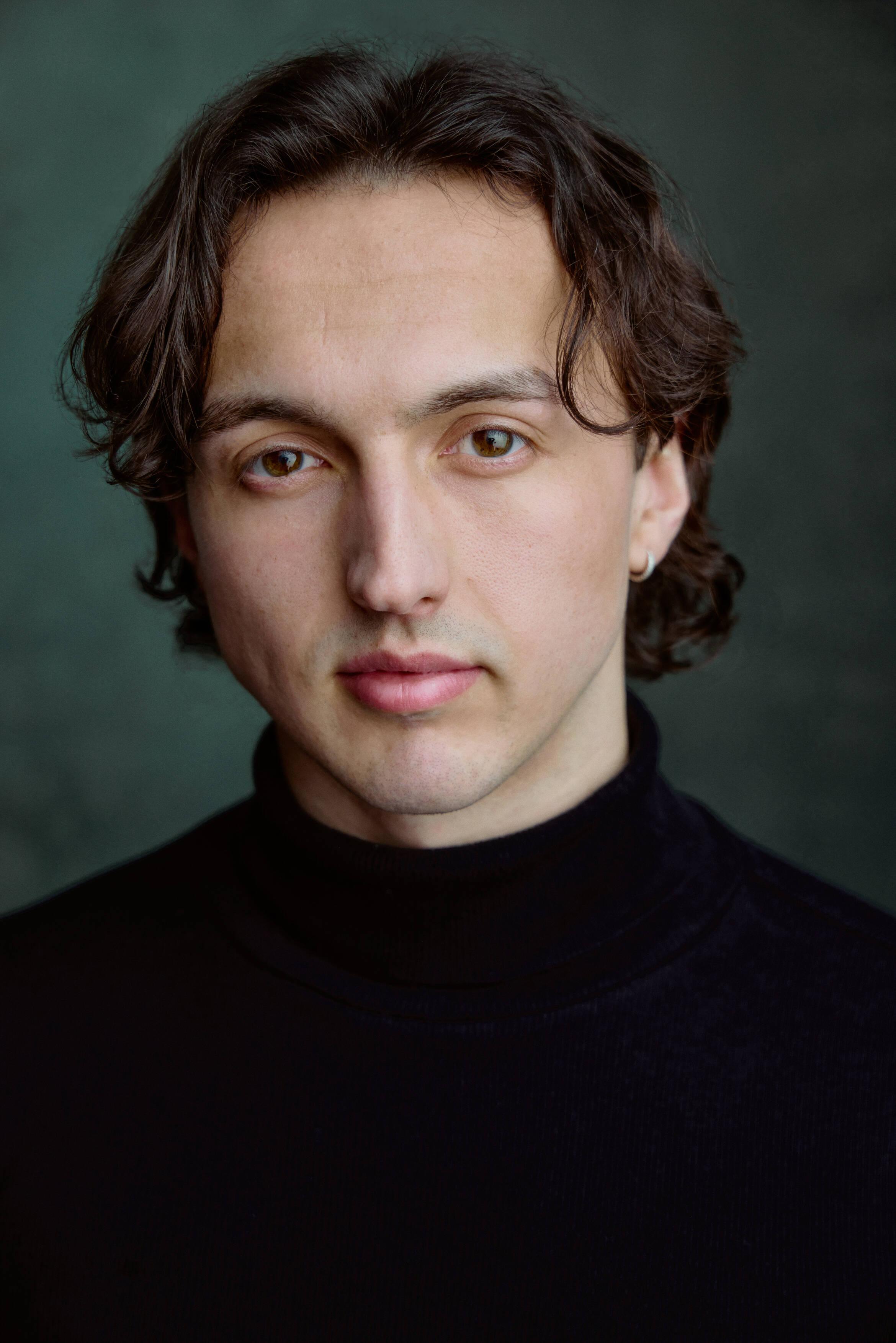 actor Joe Urquhart large photo