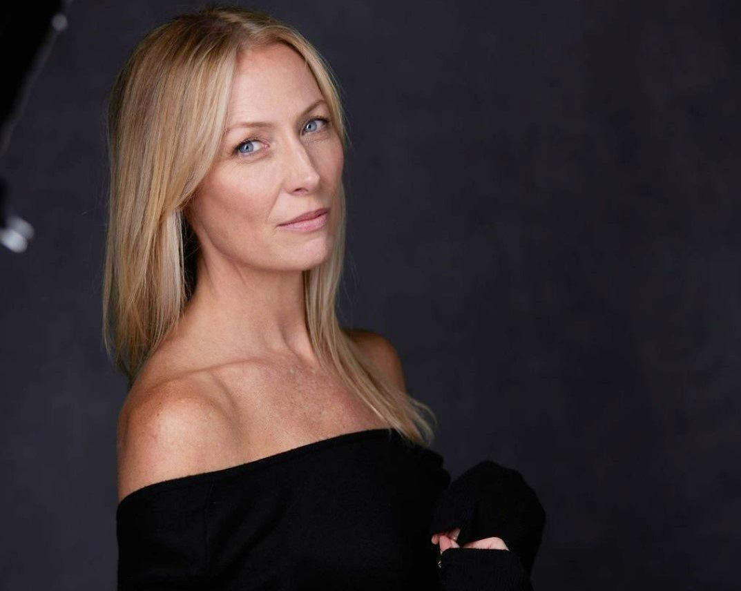 actor Regina Schneider large photo