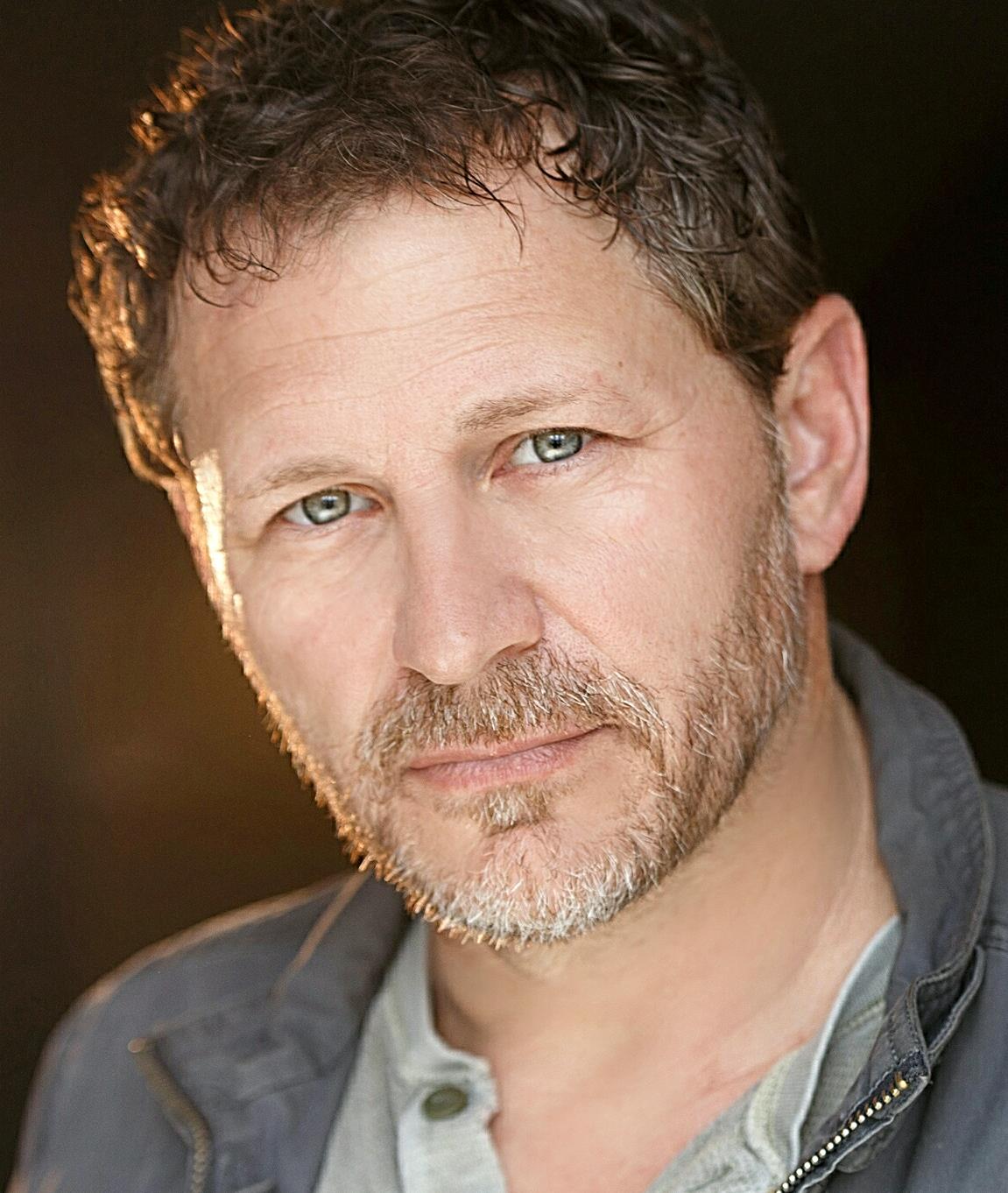 actor Lee Stringer large photo