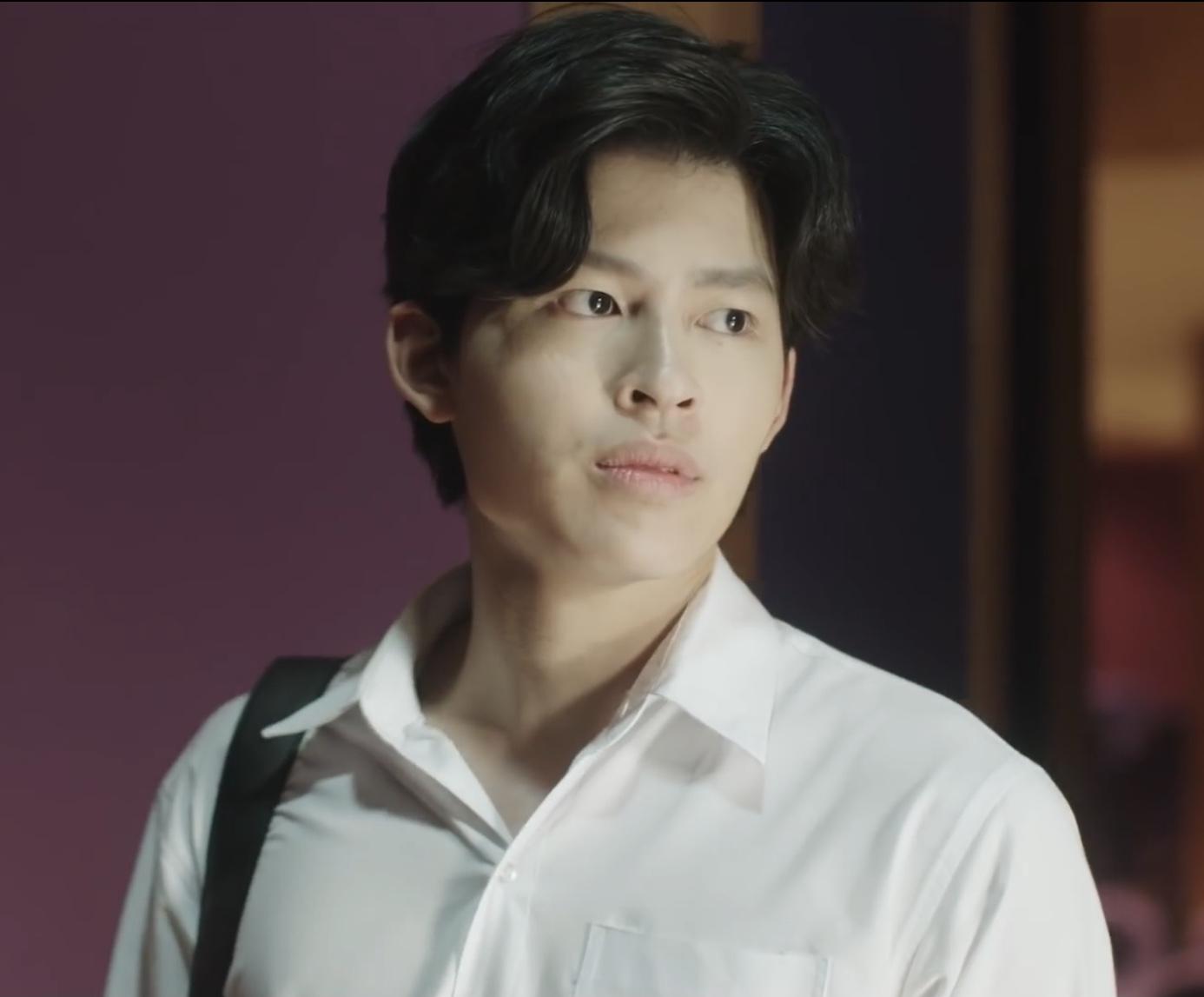 actor Naravit Lertratkosum large photo