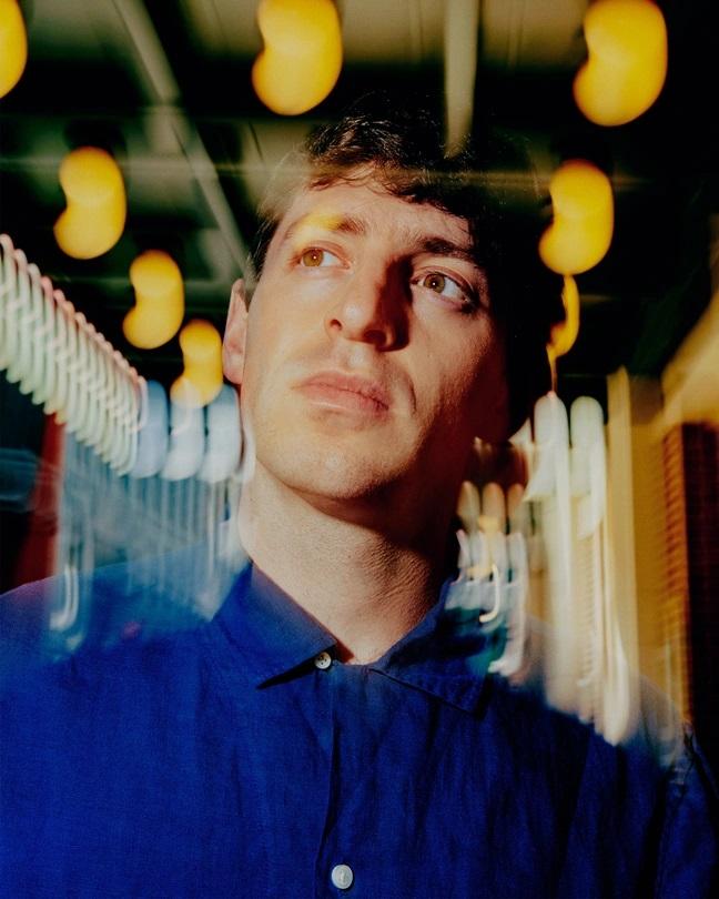 actor Alex Edelman large photo